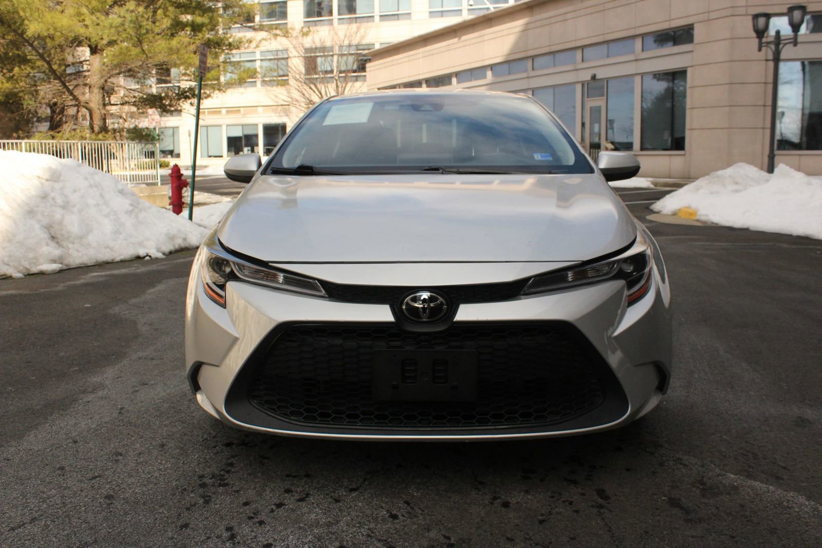 Used 2021 Toyota Corolla LE image 3