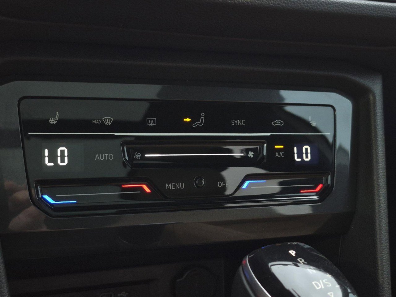 Used 2022 Volkswagen Tiguan SE R-Line image 28