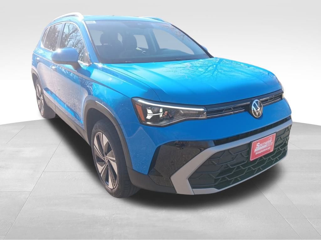 Used 2025 Volkswagen Taos SE w/ Panoramic Sunroof Package image 8