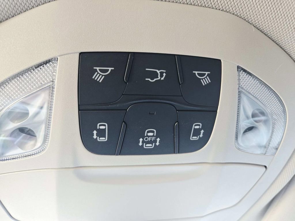 Used 2024 Chrysler Pacifica Touring-L image 34