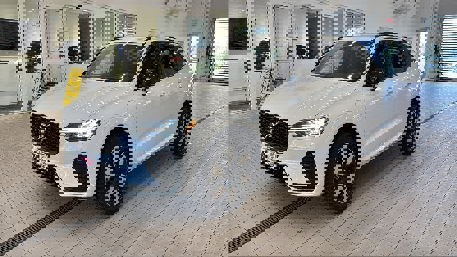 Used 2024 Volvo XC60 T8 Plus w/ Climate Package AWD/4WD image 9