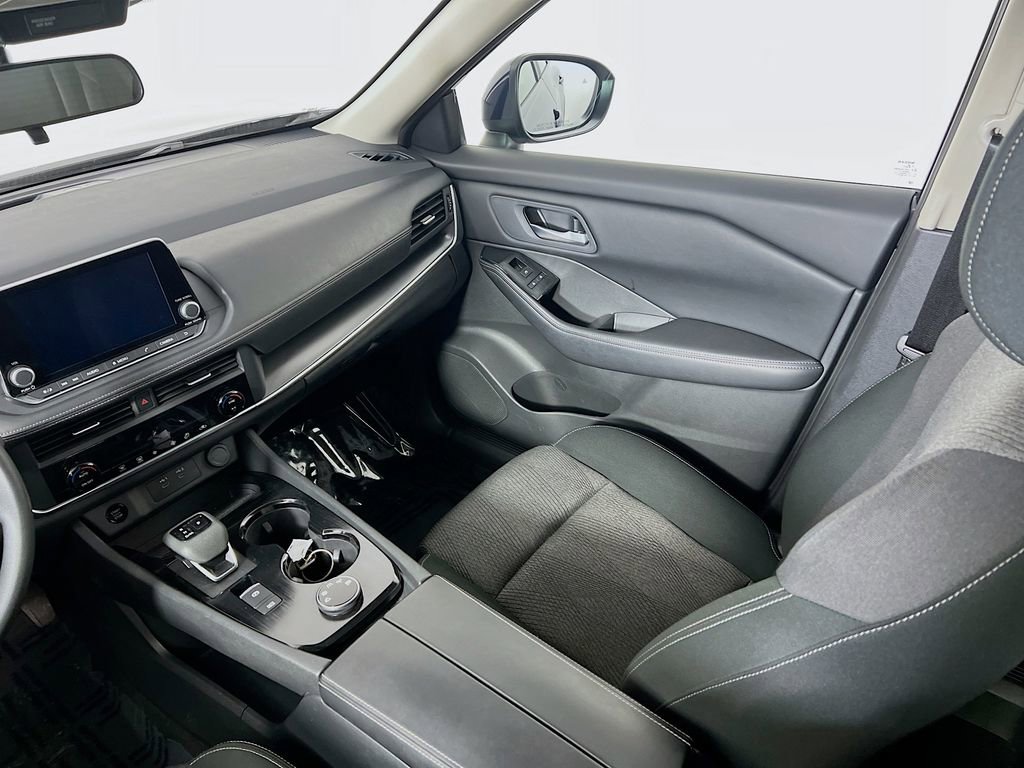 Used 2024 Nissan Rogue SV image 20