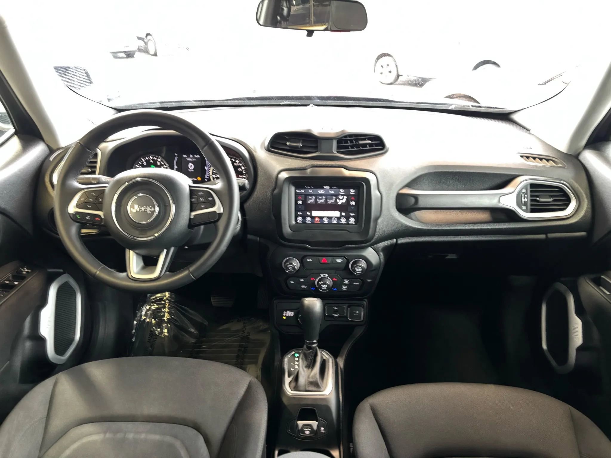 Used 2018 Jeep Renegade Latitude image 9
