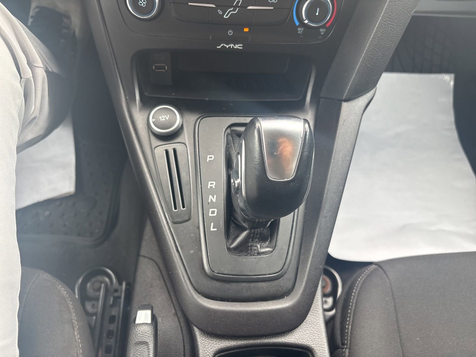 Used 2015 Ford Focus SE FWD image 25