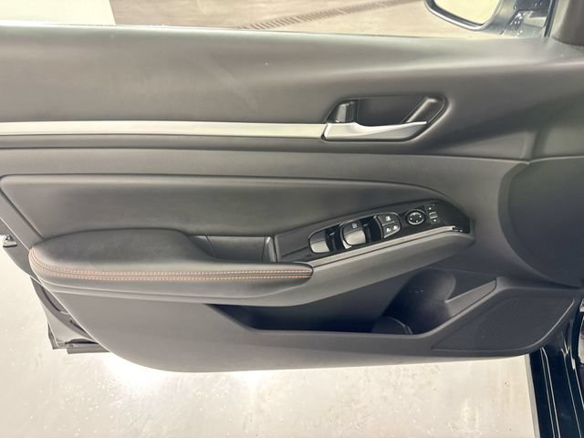 Used 2024 Nissan Altima 2.5 SR FWD image 19