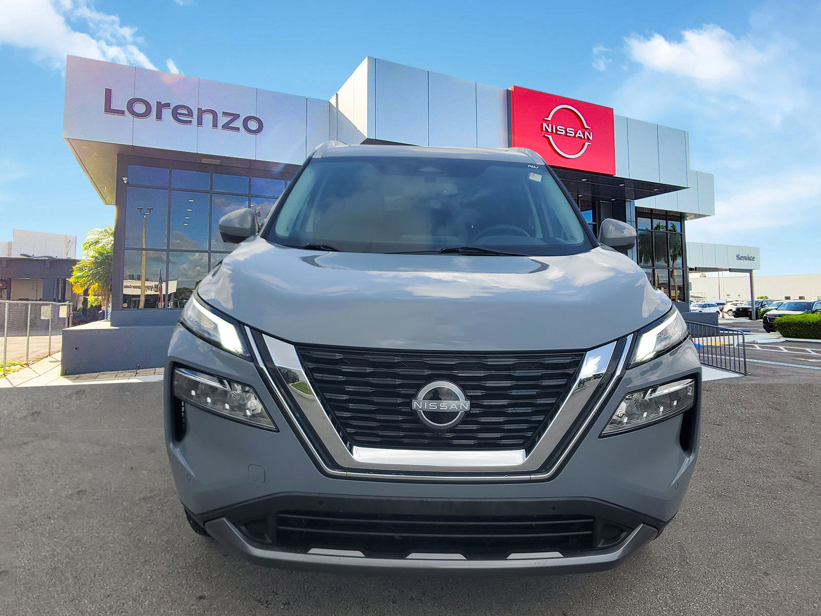 Used 2023 Nissan Rogue SL w/ SL Premium Package image 2