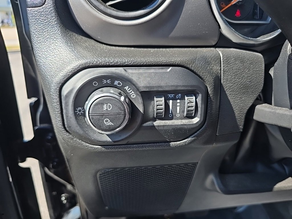 Certified 2022 Jeep Gladiator Willys image 21