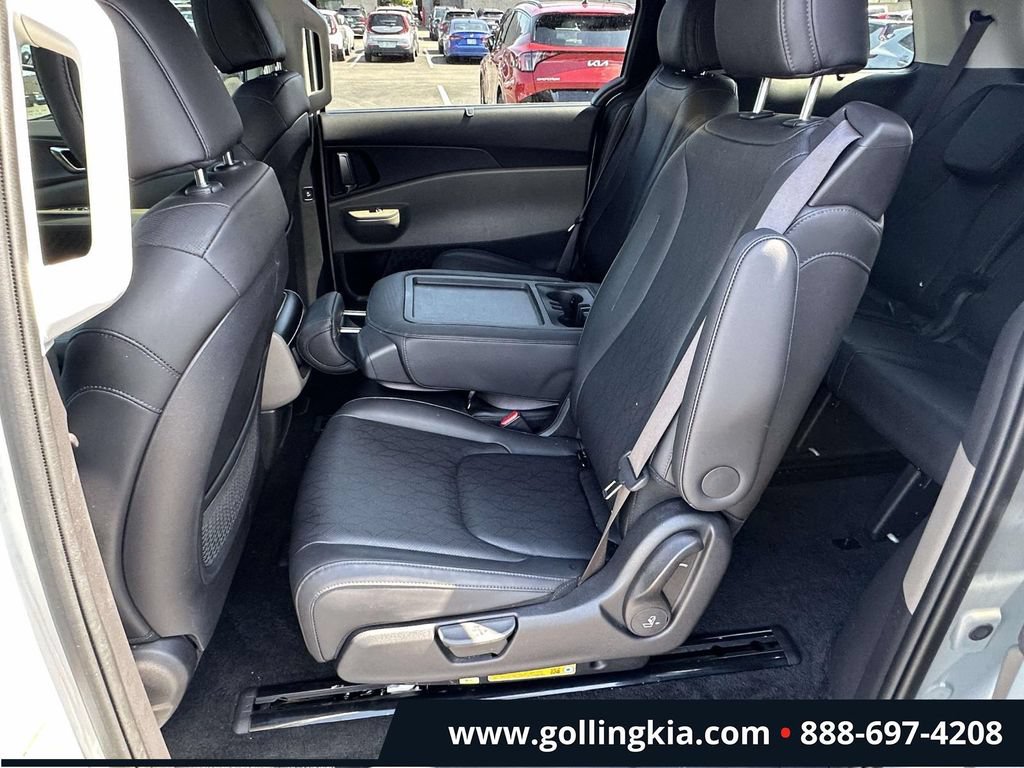 Certified 2025 Kia Carnival SX FWD image 9