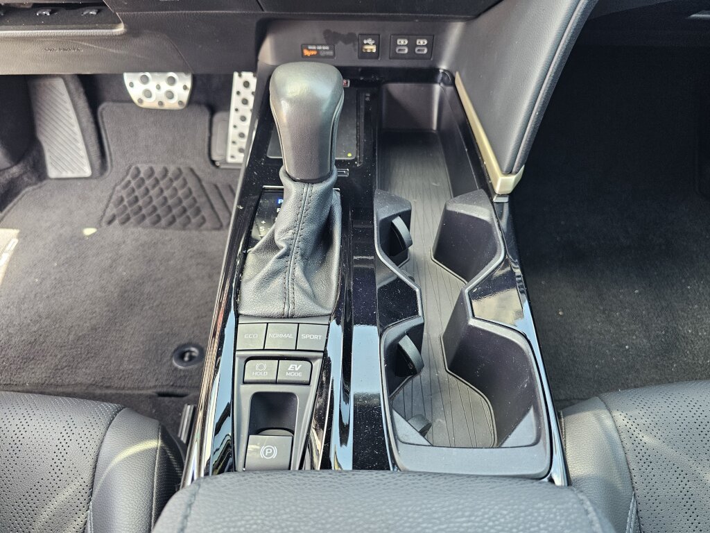 Used 2025 Toyota Camry XSE FWD image 30