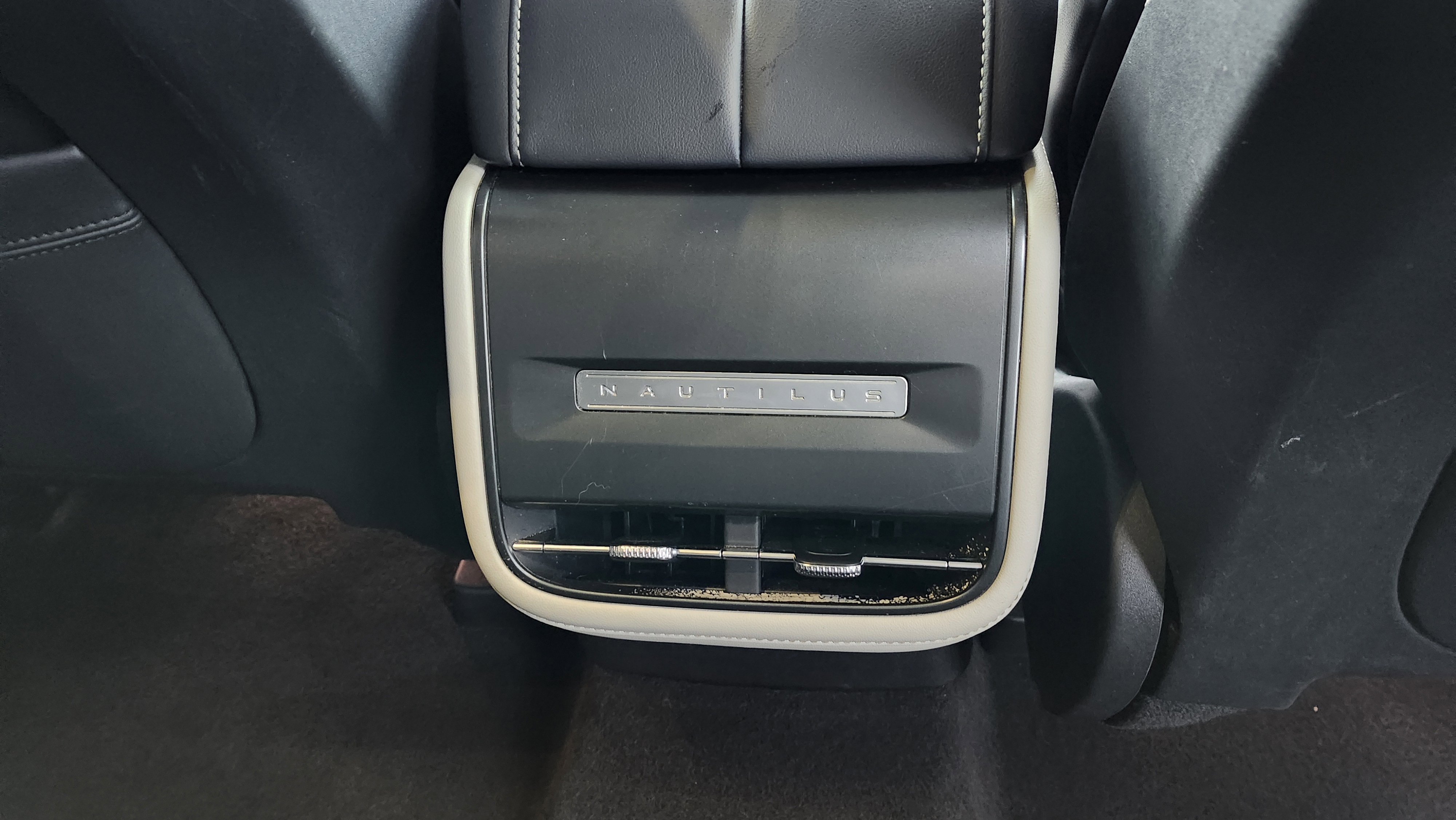 Used 2024 Lincoln Nautilus Reserve image 21