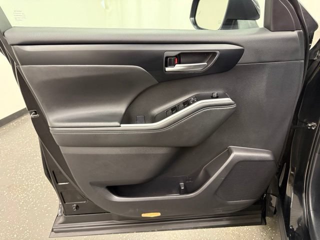 Certified 2025 Toyota Highlander XLE AWD/4WD image 10