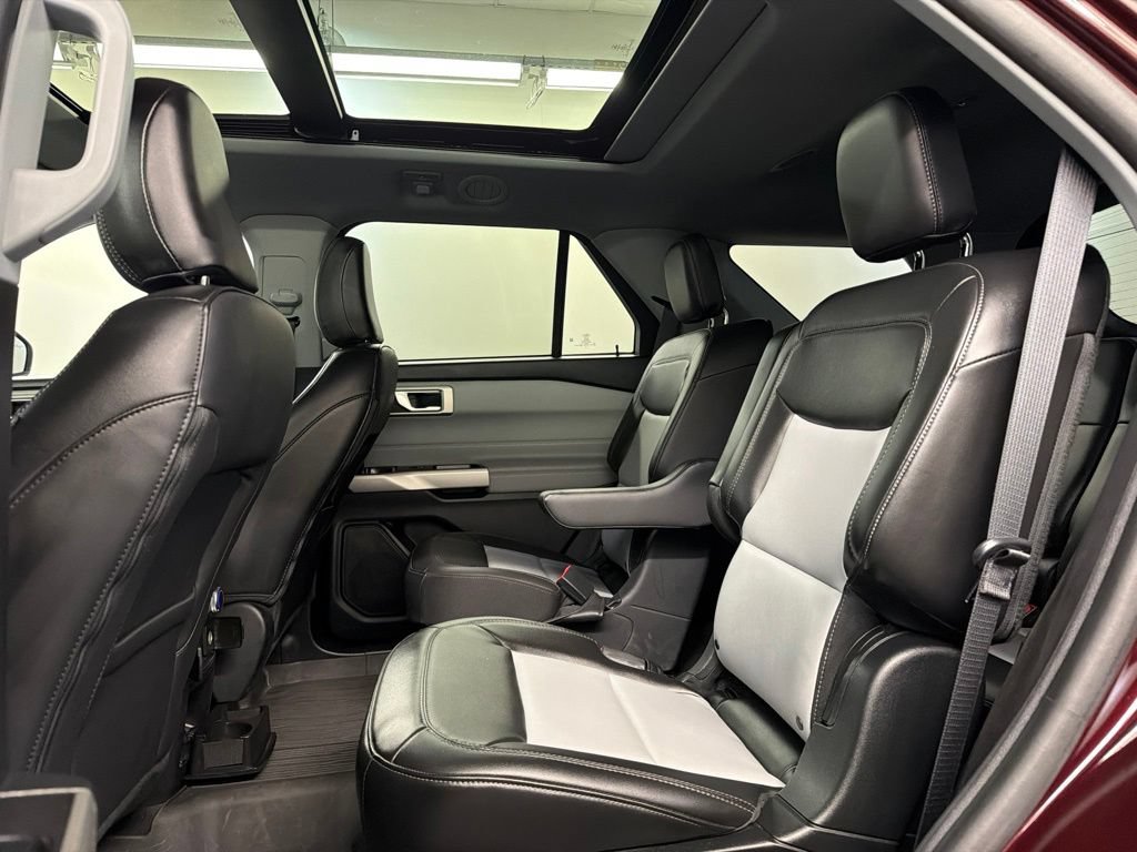 Certified 2022 Ford Explorer XLT w/ Equipment Group 202A AWD/4WD image 33