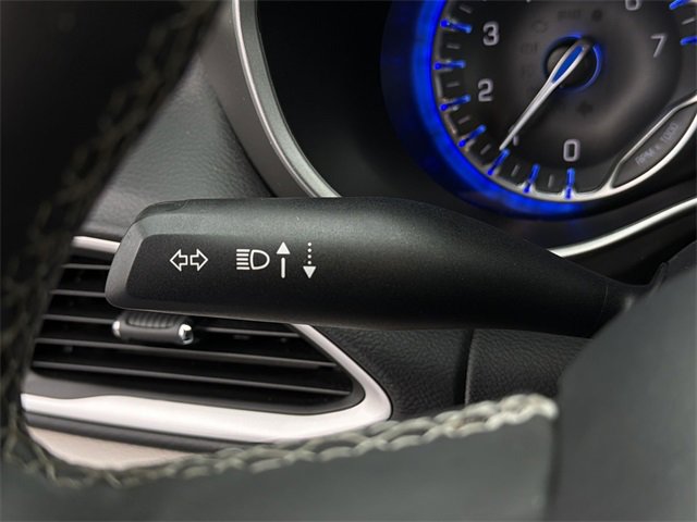 Used 2024 Chrysler Pacifica Touring-L image 31