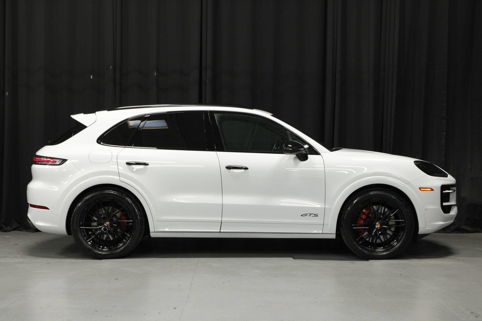 Certified 2025 Porsche Cayenne GTS AWD/4WD image 6
