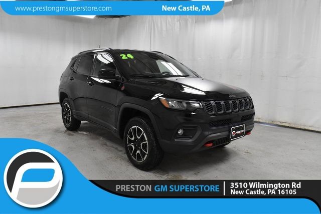 Used 2024 Jeep Compass Trailhawk image 1