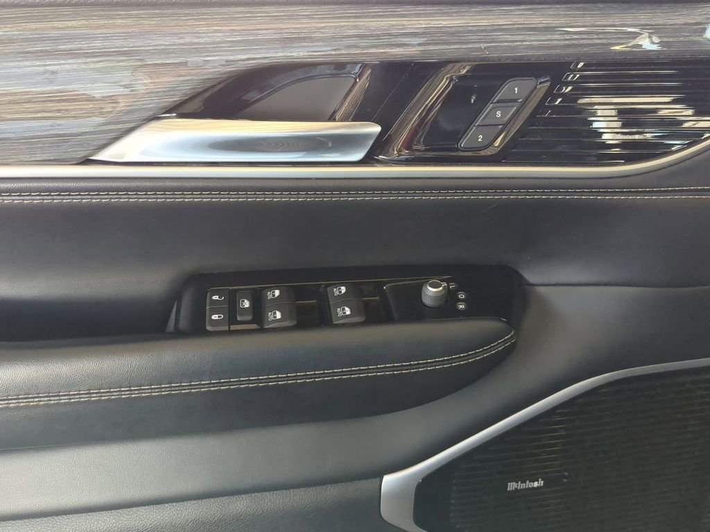 Used 2022 Jeep Wagoneer Series III w/ Premium Group I image 14