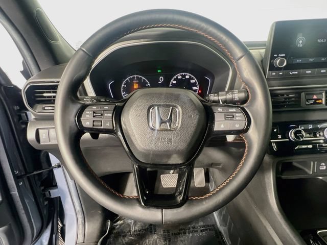 Used 2025 Honda Pilot Sport image 16