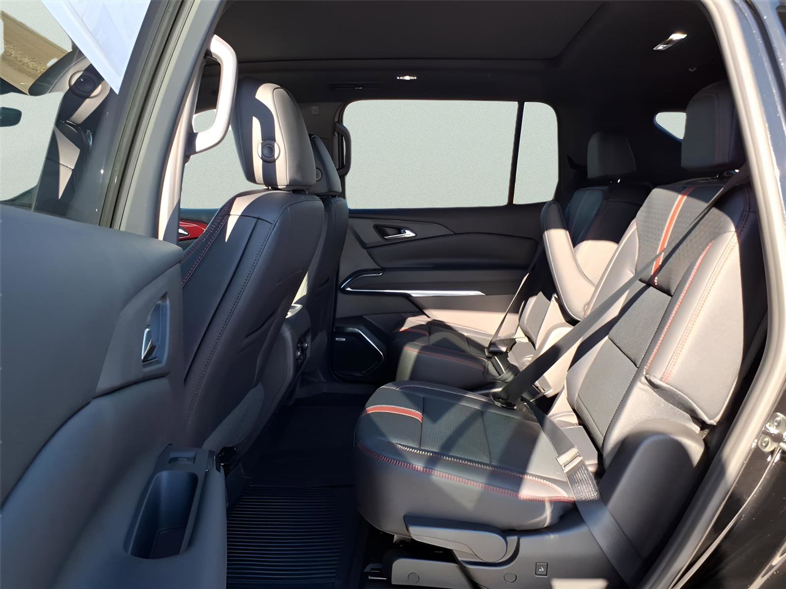 New 2026 Chevrolet Traverse RS w/ LPO, Floor Liner Package image 9