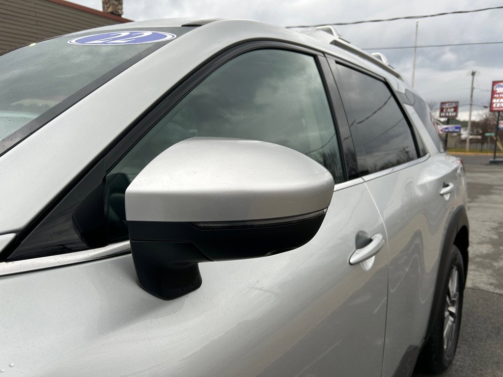 Used 2022 Nissan Pathfinder SL image 11