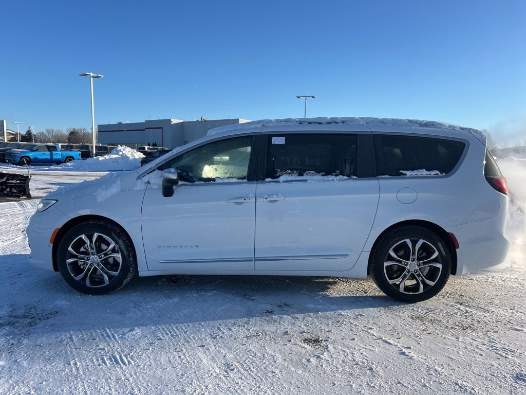 New 2026 Chrysler Pacifica Pinnacle w/ Trailer Tow Group FWD image 4