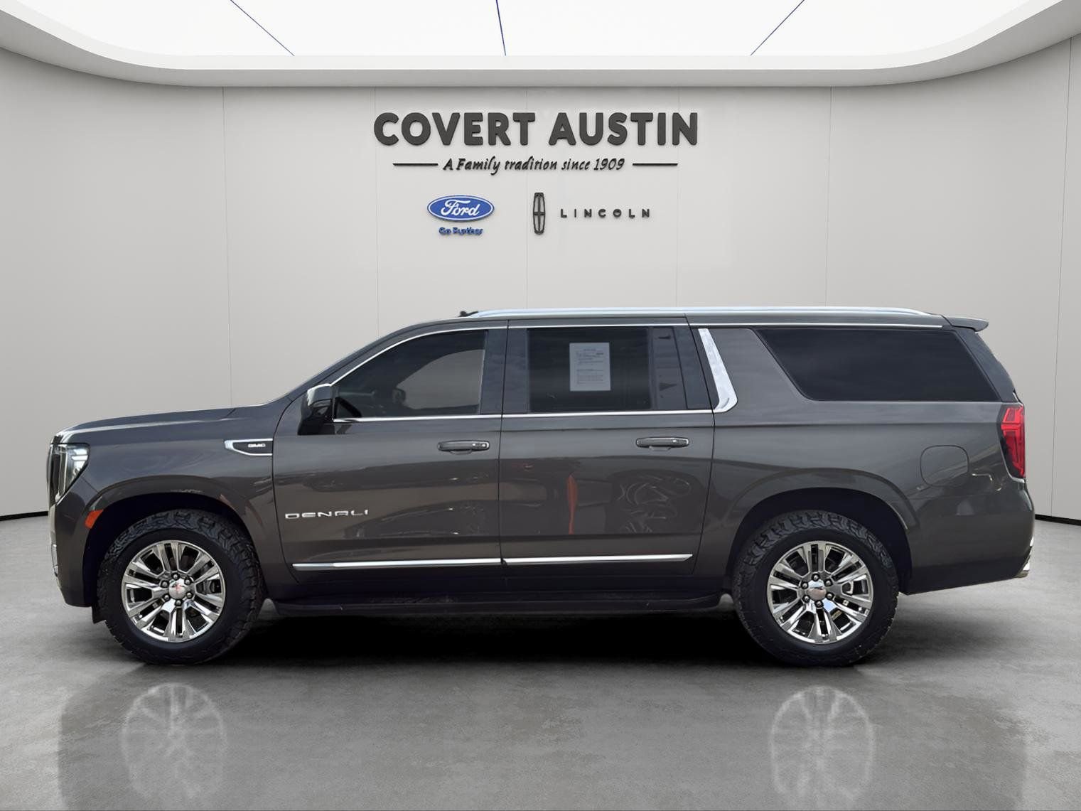 Used 2021 GMC Yukon XL Denali image 2