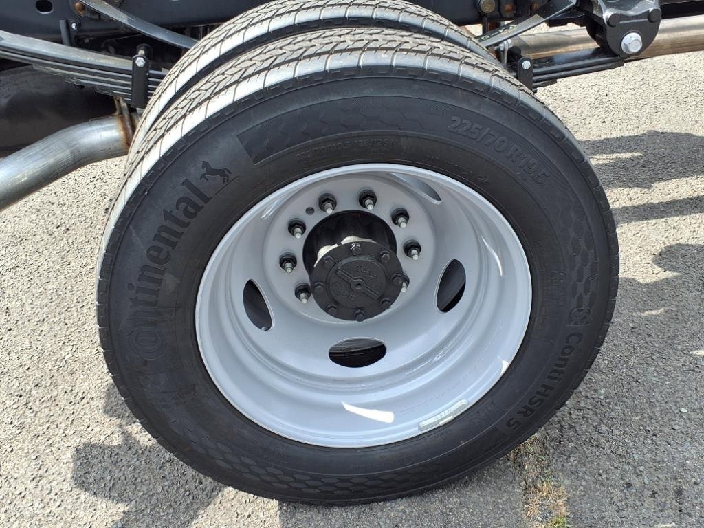 New 2026 Ford F550 4x4 Crew Cab image 7