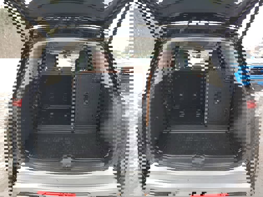 Used 2022 Nissan Pathfinder Platinum w/ Cargo Package image 10