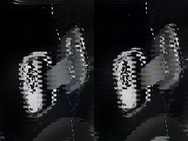 New 2025 Porsche Macan 4 Electric image 30