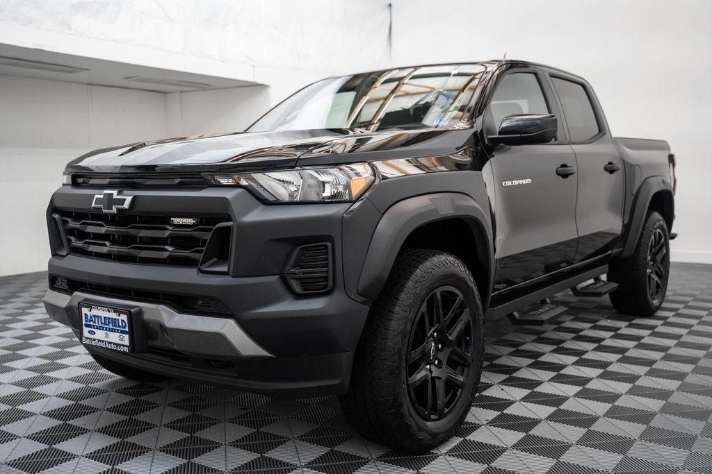 Used 2024 Chevrolet Colorado Trail Boss w/ Advanced Trailering Package AWD/4WD image 3