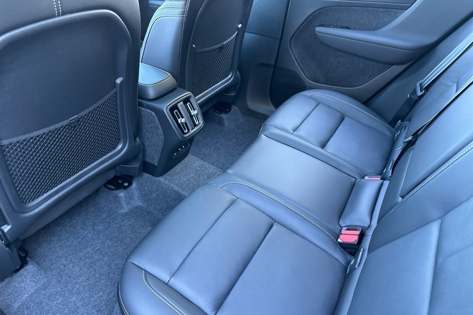 New 2026 Volvo XC40 B5 Ultra w/ Protection Package Premier image 4