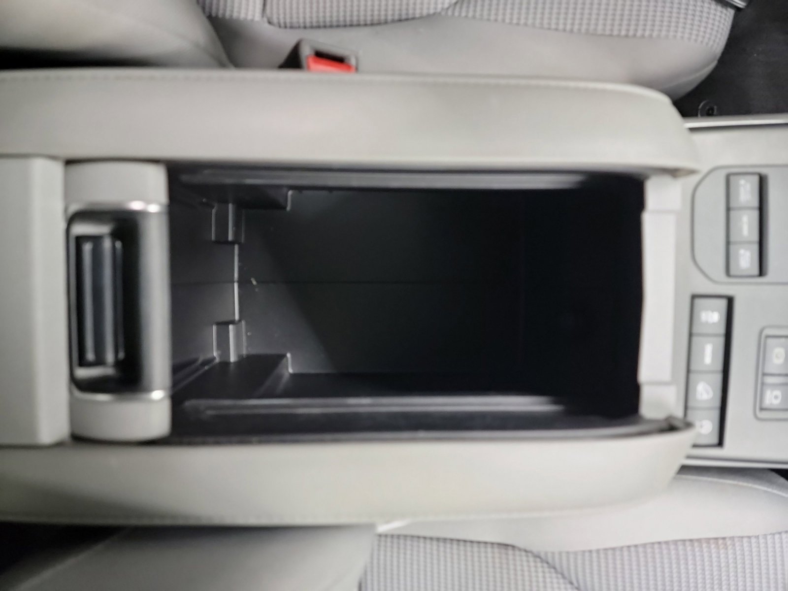 Used 2022 Toyota Highlander L image 29