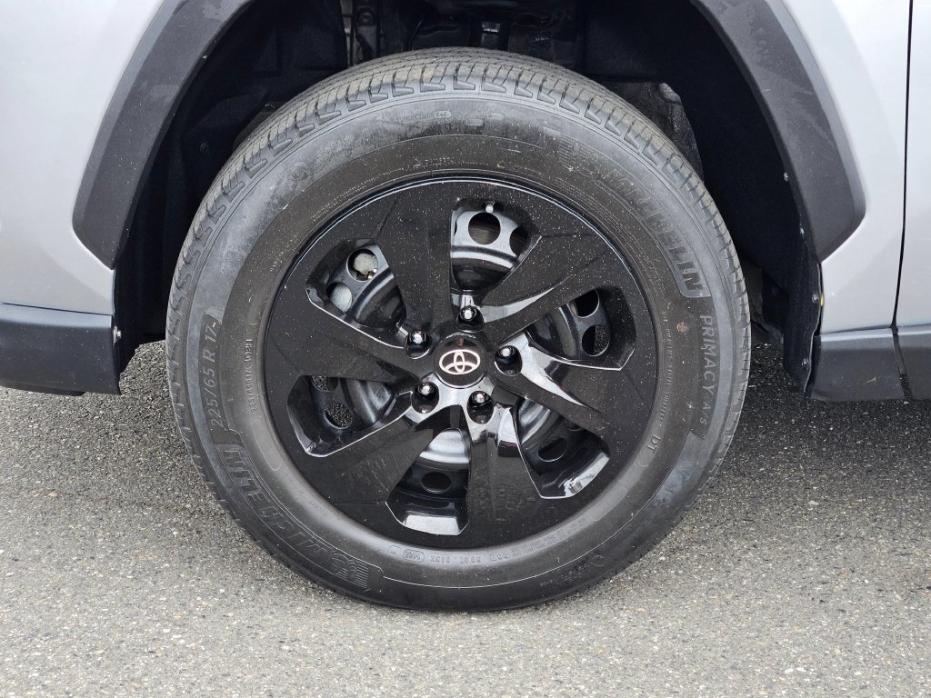 Used 2022 Toyota RAV4 LE AWD/4WD image 9