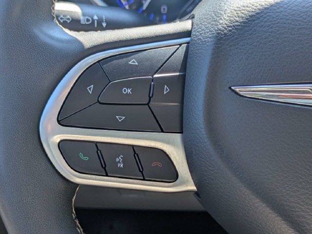 Used 2024 Chrysler Pacifica Touring-L FWD image 26