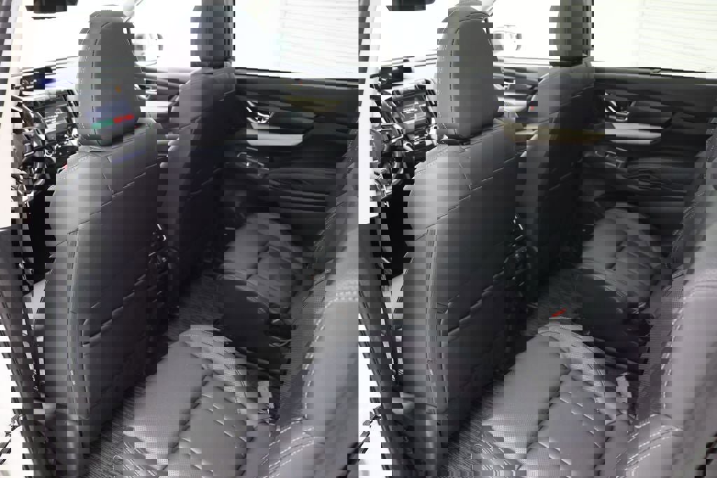 Used 2022 Subaru Ascent Limited w/ Technology Package image 11