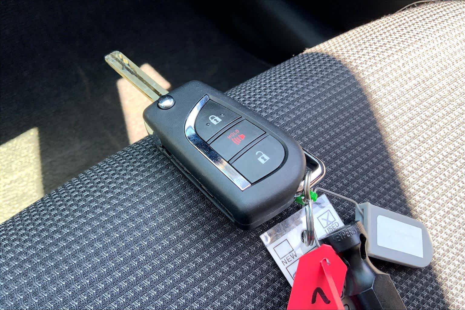 Used 2025 Toyota RAV4 LE AWD/4WD image 14