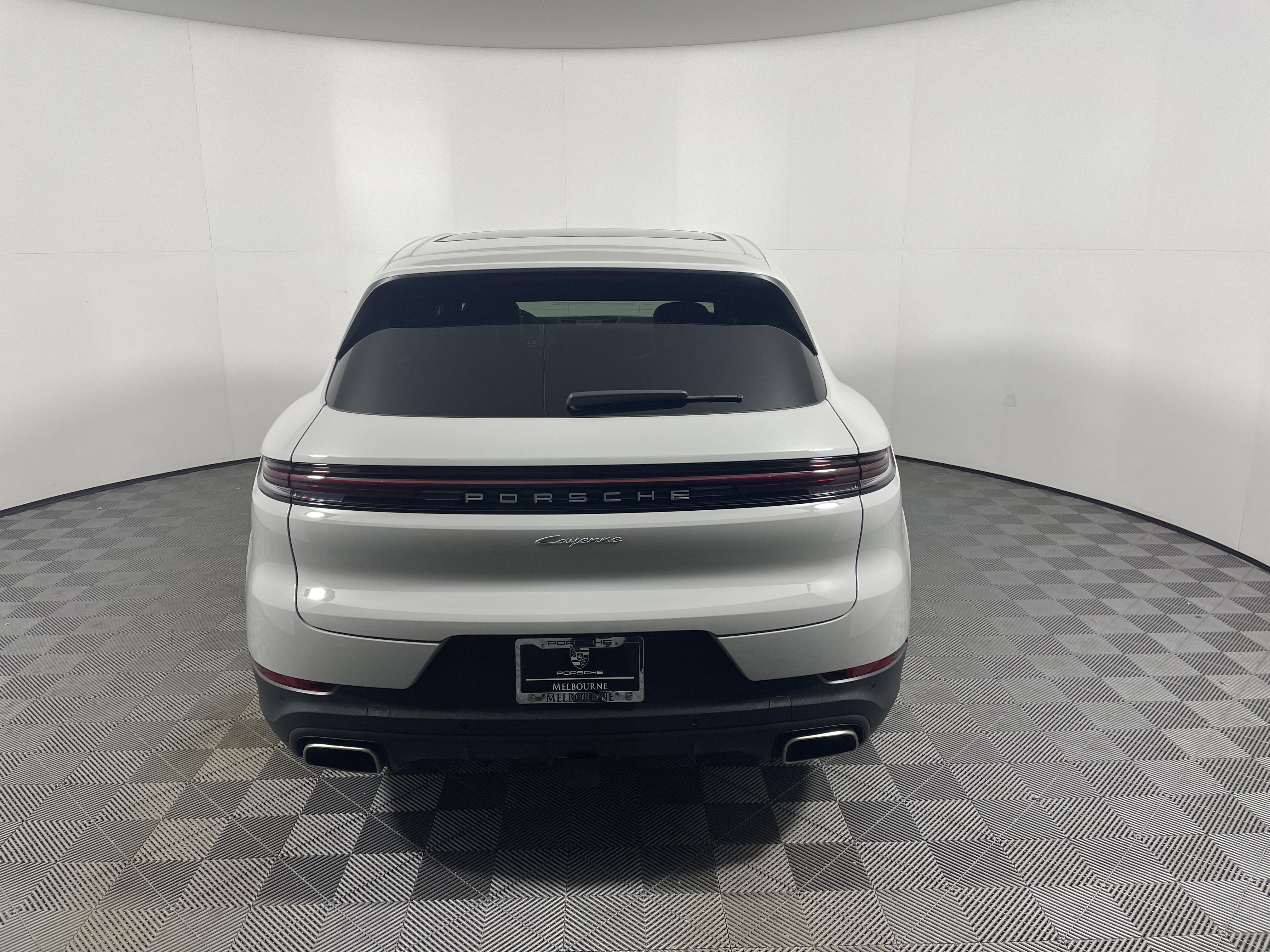 Used 2025 Porsche Cayenne image 6