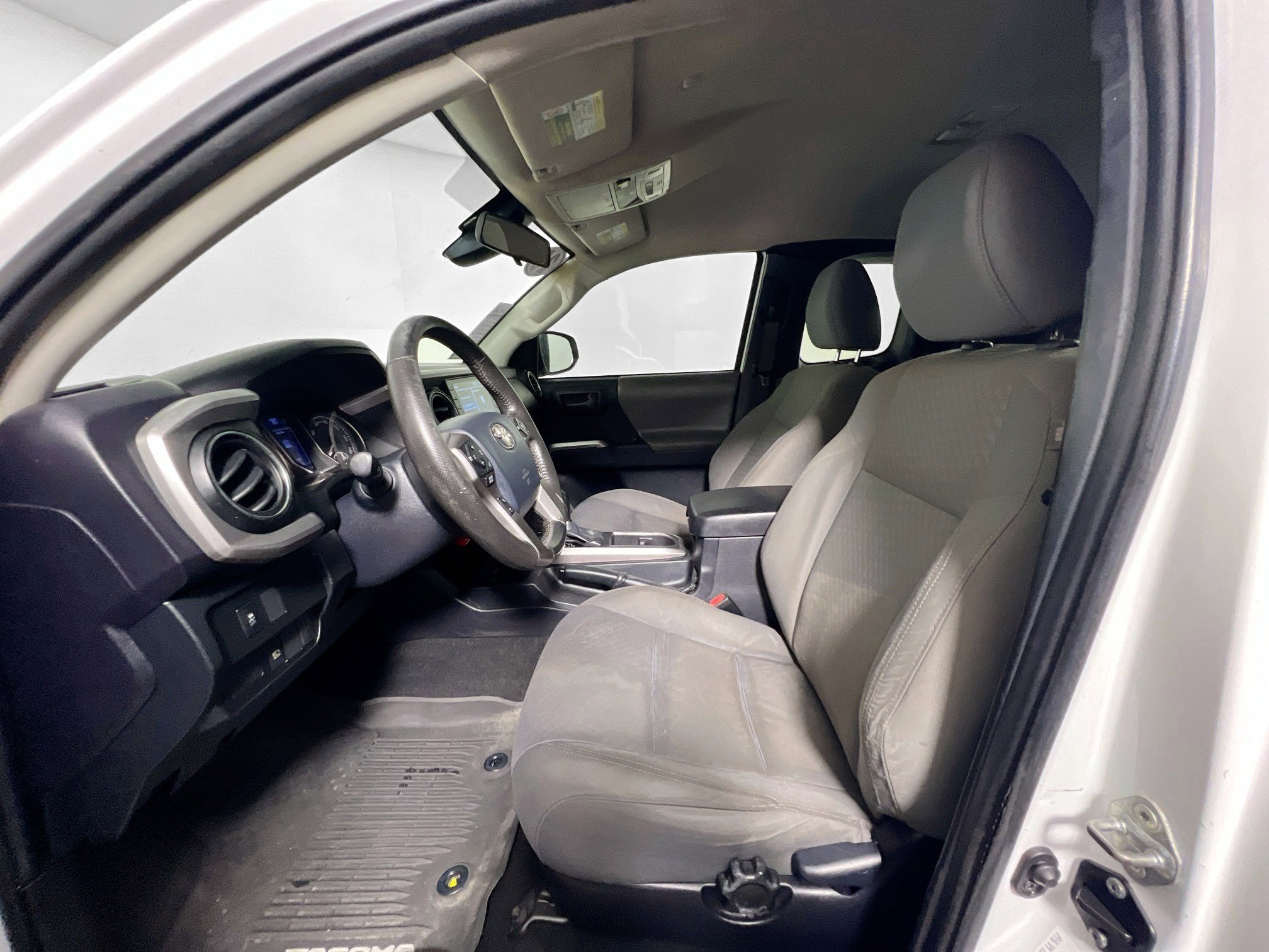 Used 2020 Toyota Tacoma SR5 RWD image 14