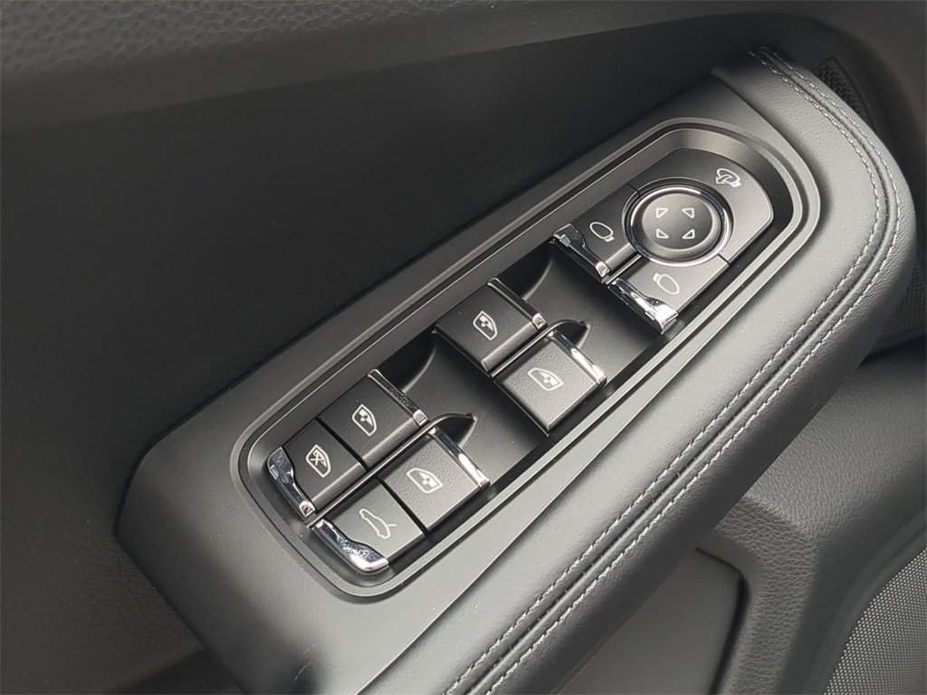 New 2026 Porsche Macan Turbo image 25