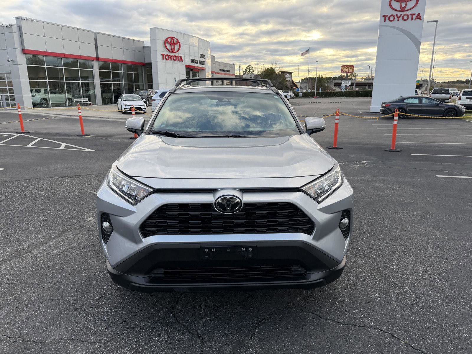 Used 2021 Toyota RAV4 XLE Premium image 2