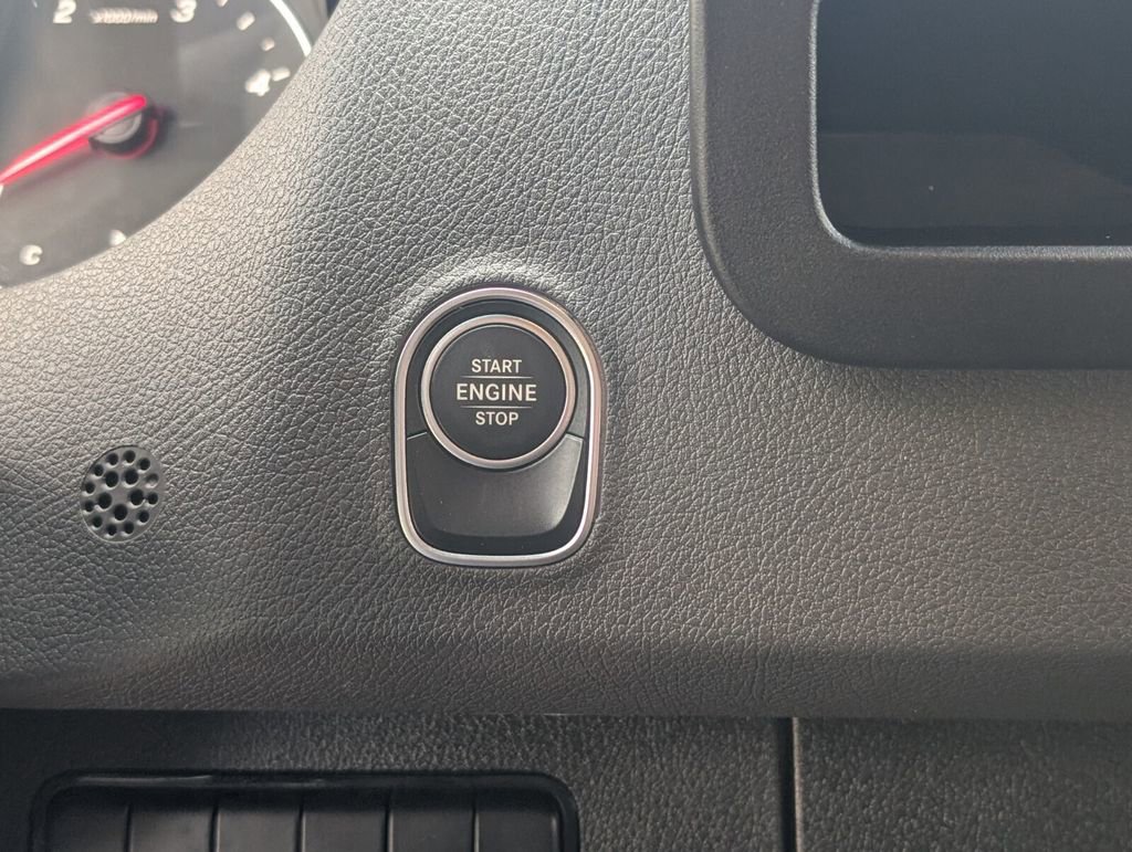 Used 2025 Mercedes-Benz Sprinter 2500 image 19