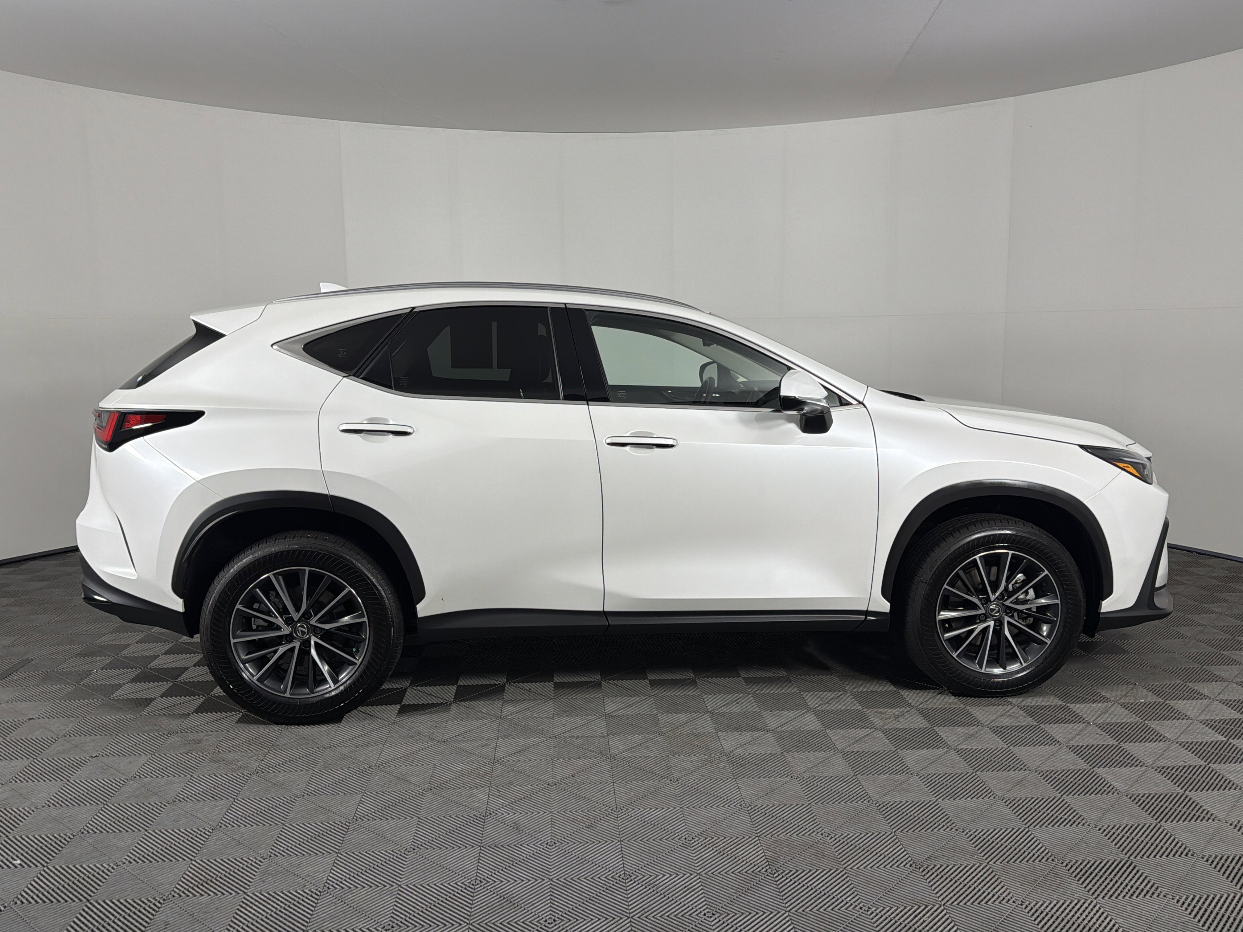 Certified 2025 Lexus NX 350h AWD w/ Accessory Package (2T) image 5
