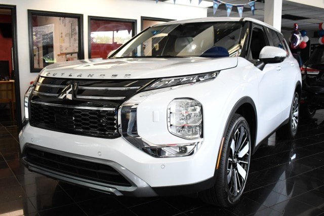 New 2026 Mitsubishi Outlander SE FWD image 1