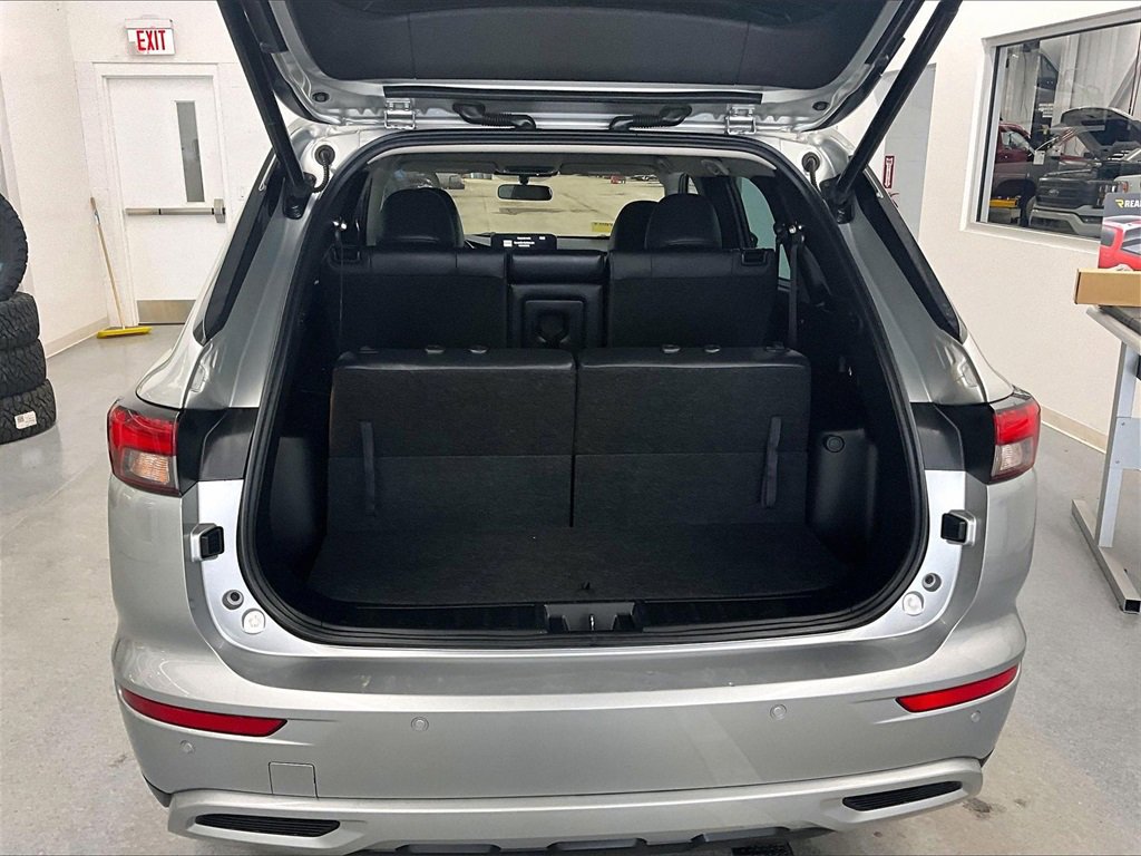 Used 2023 Mitsubishi Outlander SE image 34