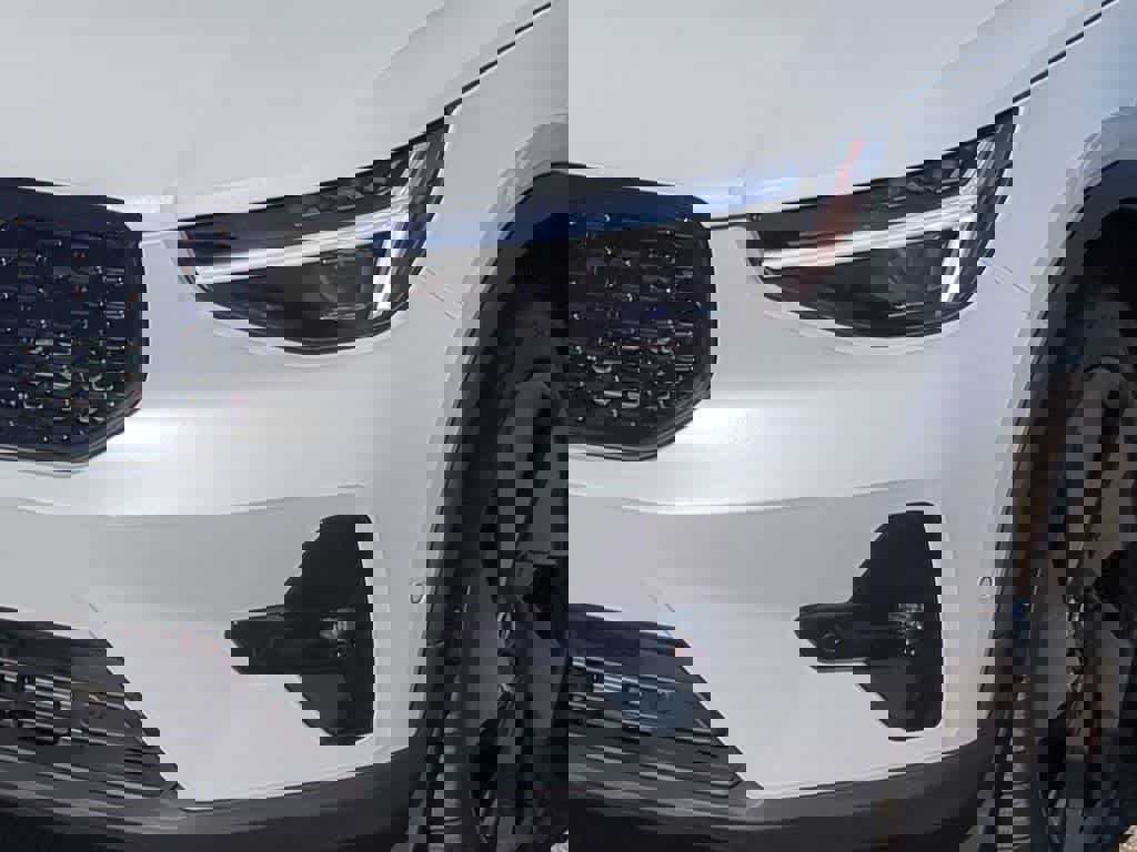 Used 2026 Volvo XC40 B5 Ultra w/ Climate Package image 10