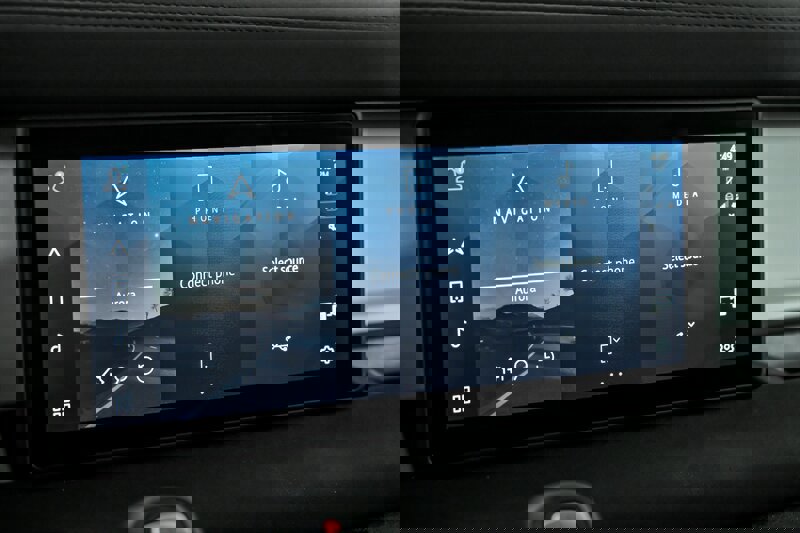 Used 2021 Land Rover Defender 110 image 28