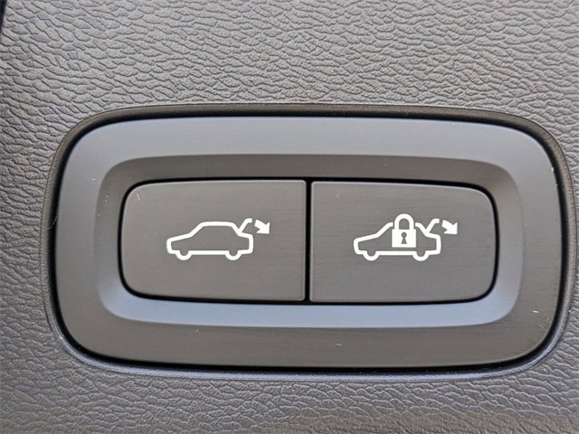 New 2025 Volvo XC60 B5 Core w/ Climate Package image 13