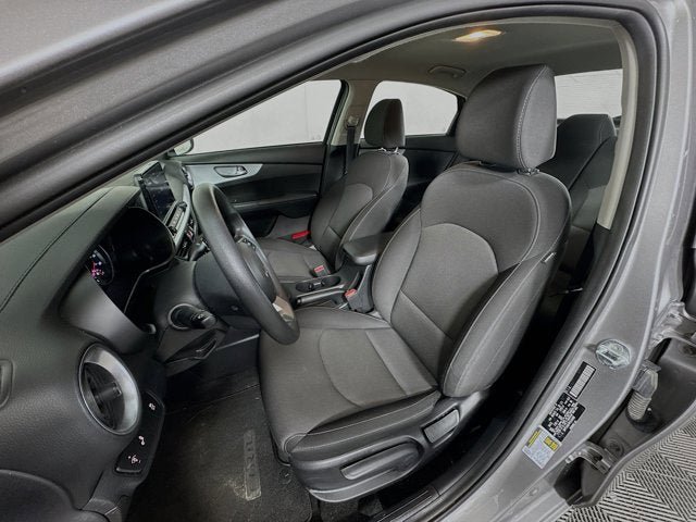 Used 2023 Kia Forte LXS w/ LXS Technology Package FWD image 19