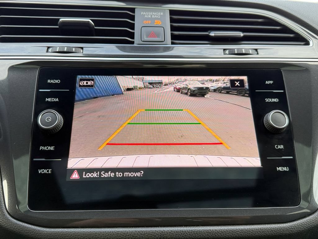 Used 2023 Volkswagen Tiguan SE R-Line FWD image 15