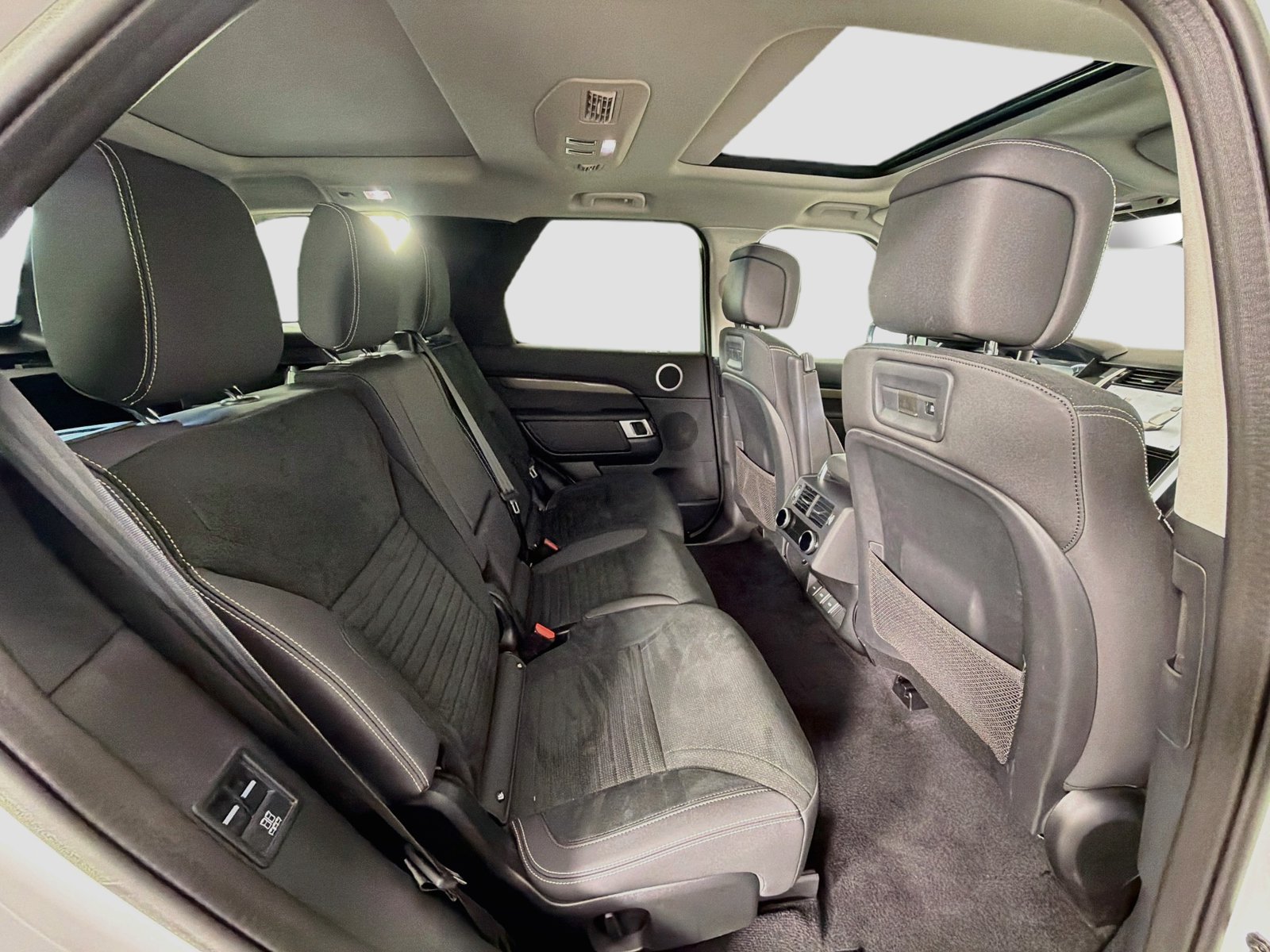 Used 2023 Land Rover Discovery S AWD/4WD image 30