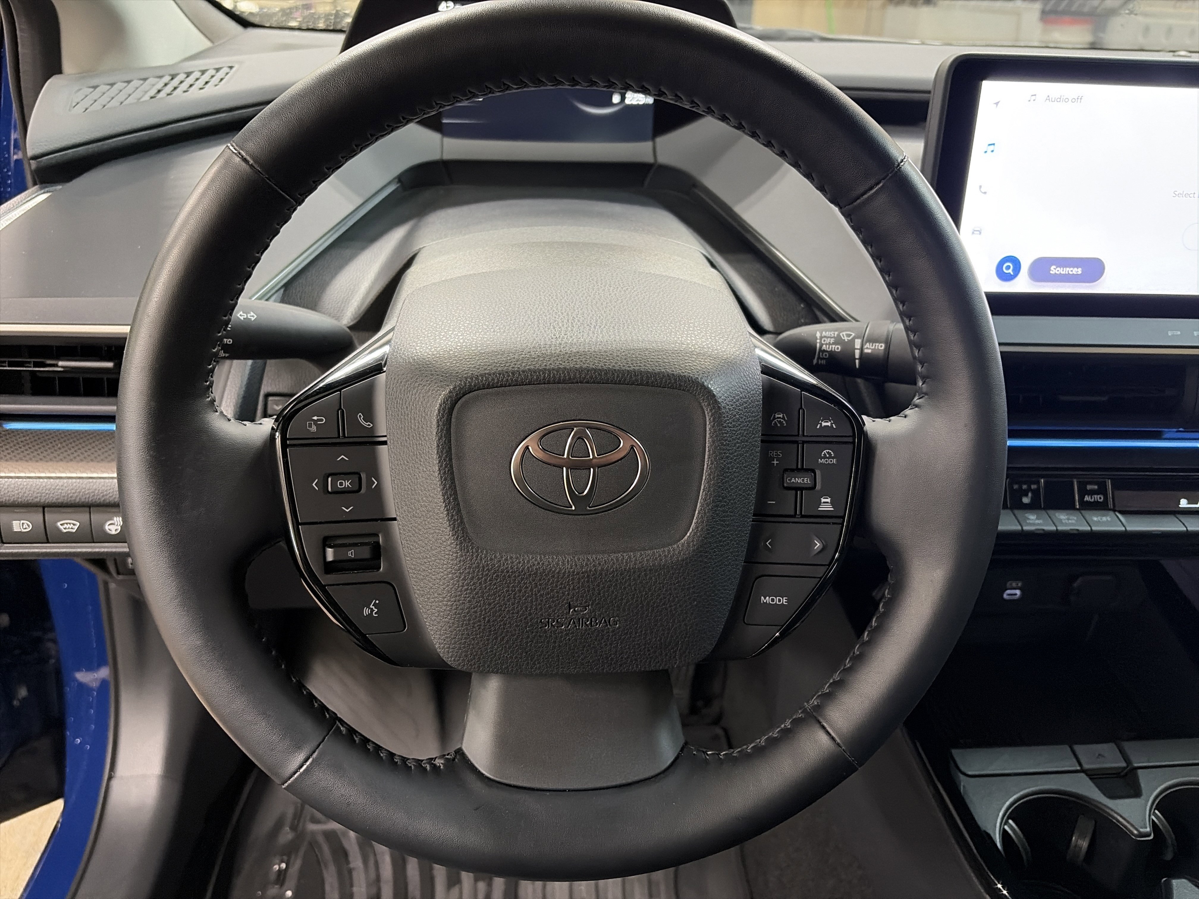 Used 2025 Toyota Prius XLE FWD image 14